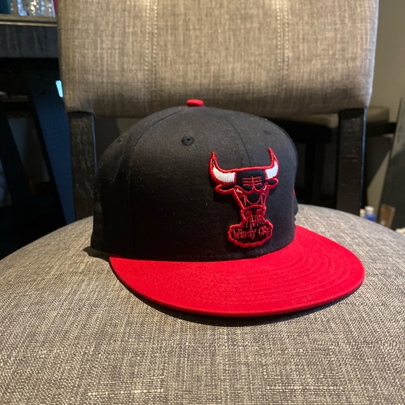 Chicago Bulls Black and Red Snap back 2015 New w/OG tag sticker. - Picture 3 of 8